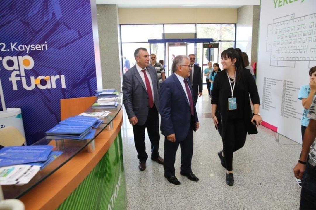 Başkan B&uuml;y&uuml;kkılı&ccedil;: "Kitap Fuarı Kayseri&rsquo;nin k&uuml;lt&uuml;r ve sanat merkezi olduğunun g&ouml;stergesidir"