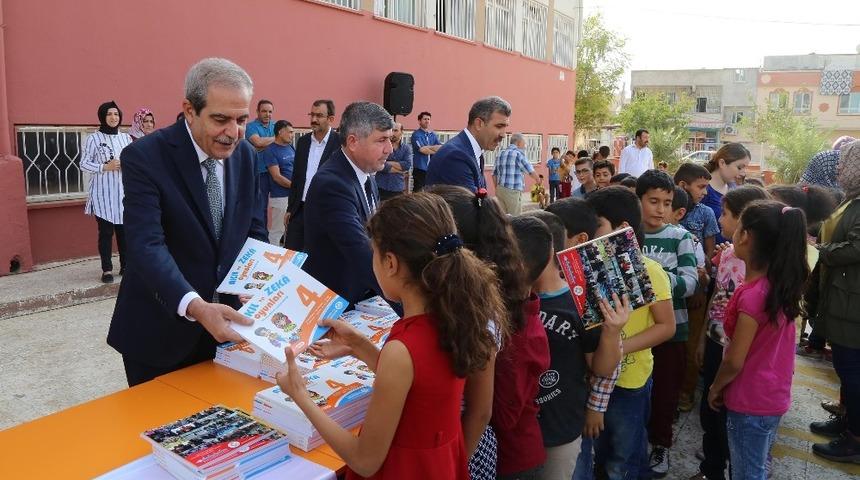 Belediyeden &ouml;ğrencilere kitap