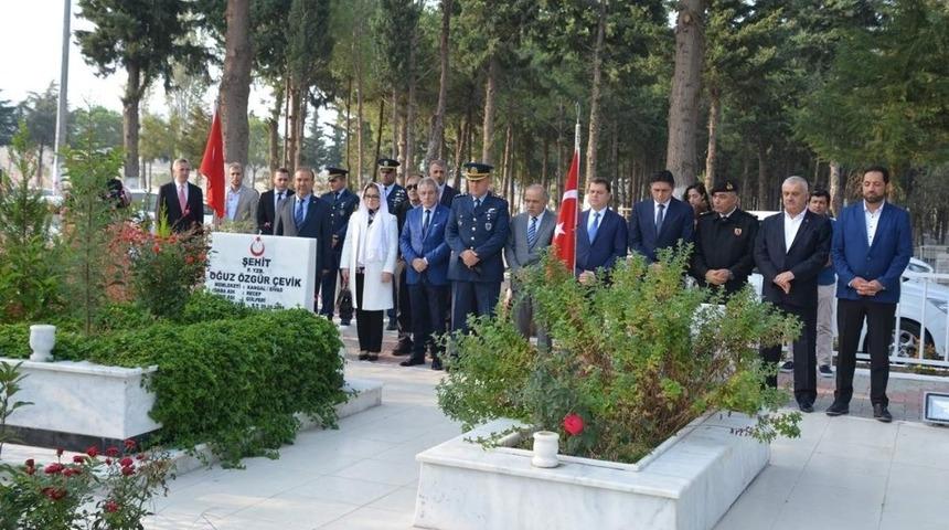 Aliağalı şehit Oğuz &Ouml;zg&uuml;r &Ccedil;evik şehadetinin ikinci yılında unutulmadı