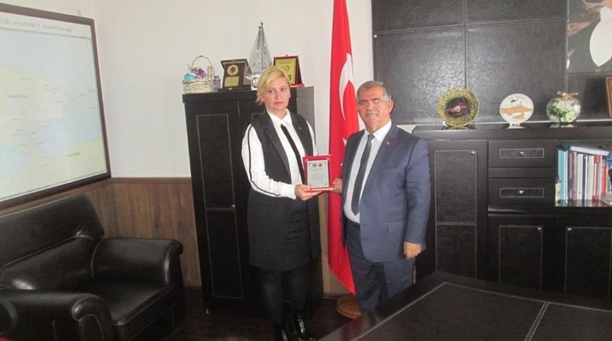 Erdek&rsquo;te &ldquo;yılın muhtarı&rsquo; Semra Baycan se&ccedil;ildi