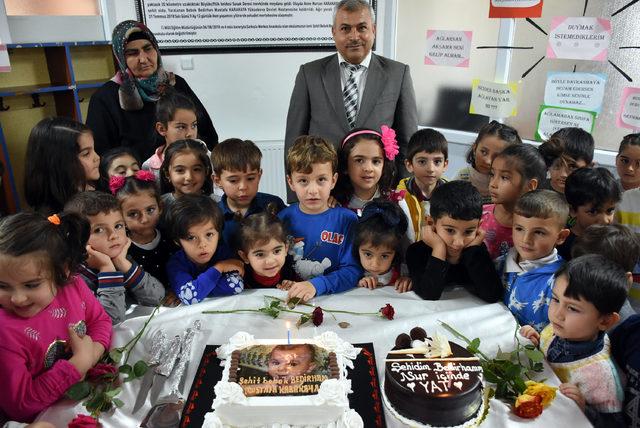 Astsubay baba, şehit oğlu Bedirhan'ın ilk yaş gününü mezarında kutladı (2)