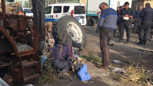 Hurda traktörün önünde ölü bulundu