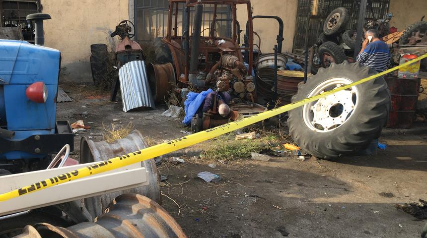 Hurda traktörün önünde ölü bulundu