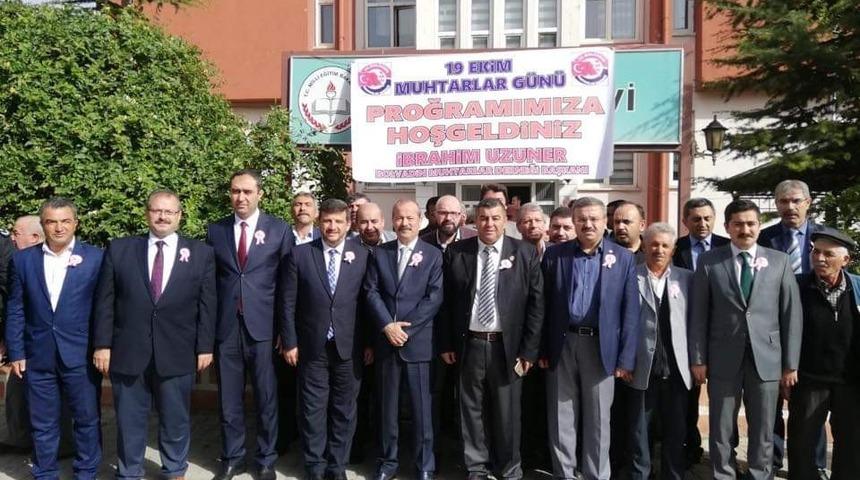 Muhtarlar hatıra ormanına fidan dikti