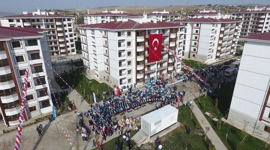 Suluova&rsquo;da 670 TOKİ konutunun anahtarlarının teslimi yapıldı