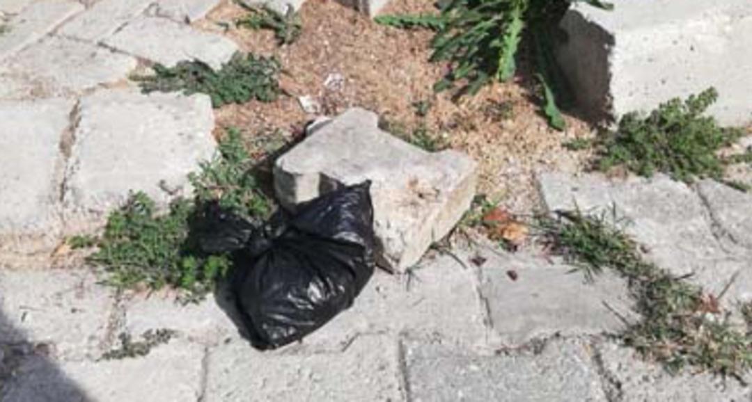 Polisi g&ouml;r&uuml;nce yola attıkları poşetten bakın ne &ccedil;ıktı?