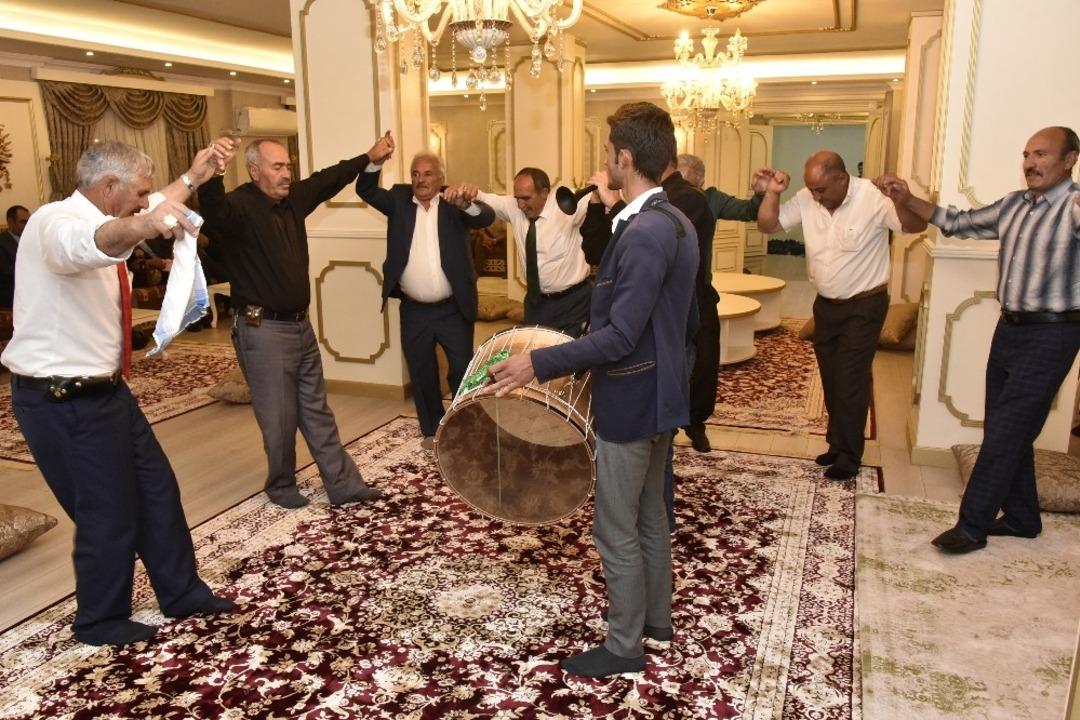 Kelkit&rsquo;te muhtarlar g&uuml;n&uuml; kutlandı