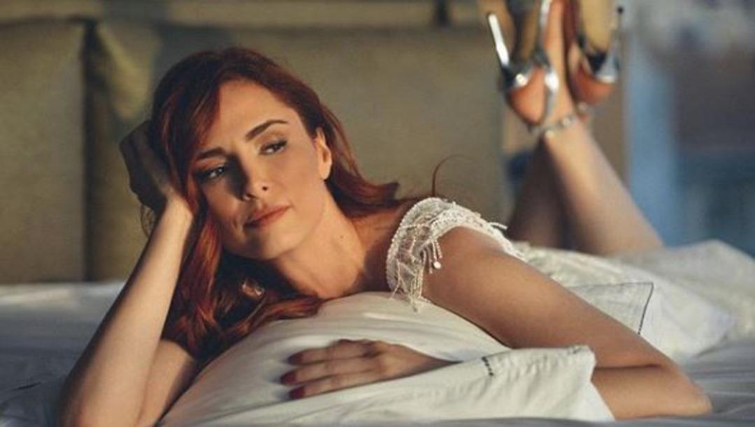 Mine Tugay'a yıllar işlemiyor! Bakın aslında ka&ccedil; yaşında