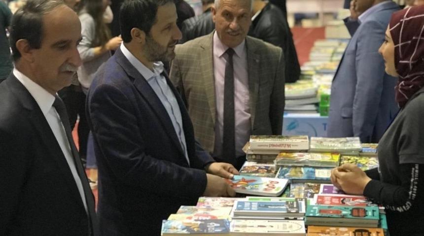 Başkan G&uuml;r, Hakkari 1. Kitap fuarını ziyaret etti