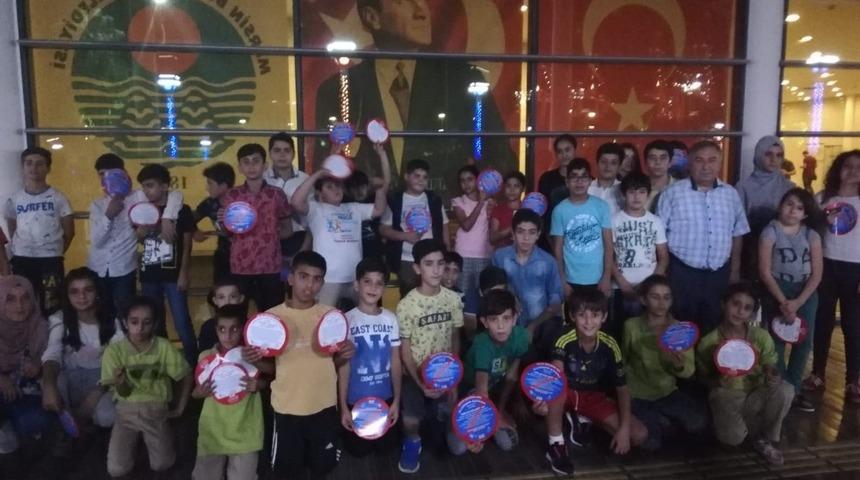 &Ccedil;ocuk komitesinde bulunan &ccedil;ocuklar bu kez de tiyatro izledi