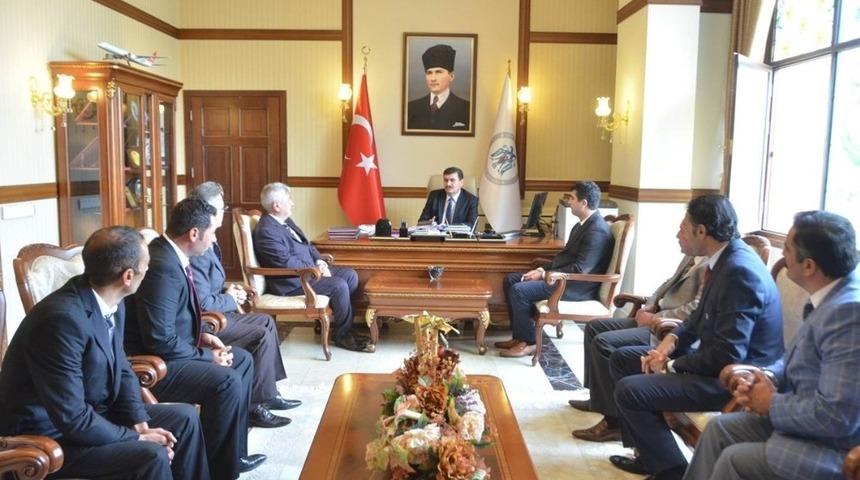 K&ouml;y ve mahalle muhtarları Vali Arslantaş&rsquo;ı ziyaret etti