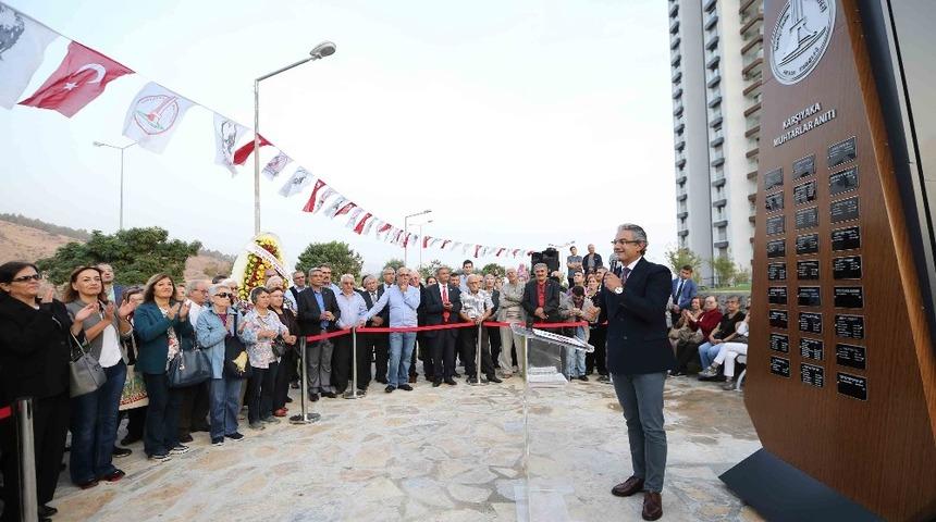 Karşıyaka&rsquo;da &lsquo;Muhtarlar Parkı&rsquo; a&ccedil;ıldı