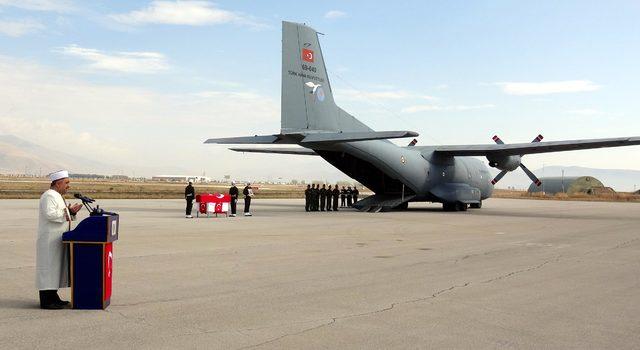 Kaza kurşunu ile şehit olan askerin cenazesi memleketine uğurlandı