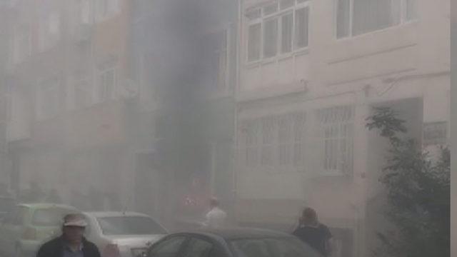  Fatih'te yangın paniği: Mahsur kalan 8 kişi kurtarıldı 