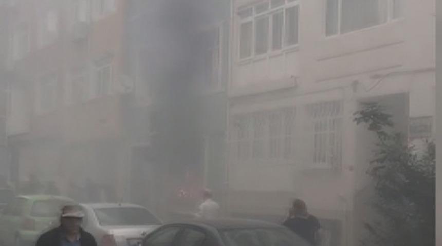 &nbsp;Fatih'te yangın paniği: Mahsur kalan 8 kişi kurtarıldı&nbsp;