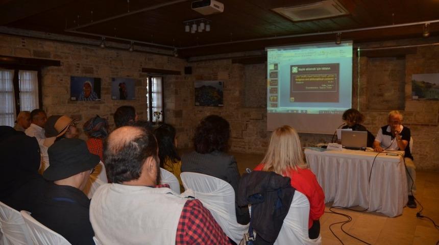 Kuşadası&rsquo;nda &ldquo; İslam Minyat&uuml;r&uuml; &ldquo; s&ouml;yleşisi yapıldı