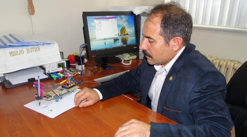 Cd s&uuml;r&uuml;c&uuml;s&uuml;nden iki boyutlu yazıcı yaptı