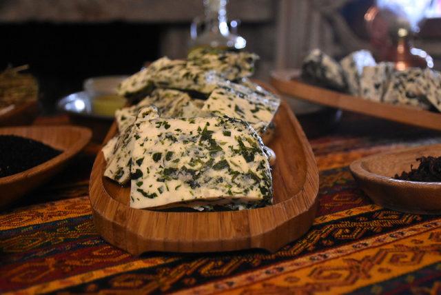 Sivas ta &uuml;retilen madımaklı peynir, otlu peynire rakip oldu 4