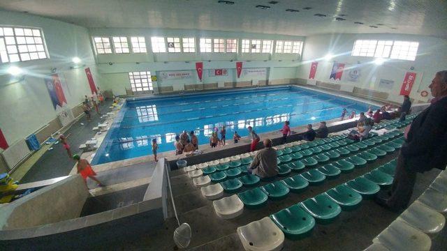 Osman Çağlı Kapalı Yüzme Havuzu yıkılıyor