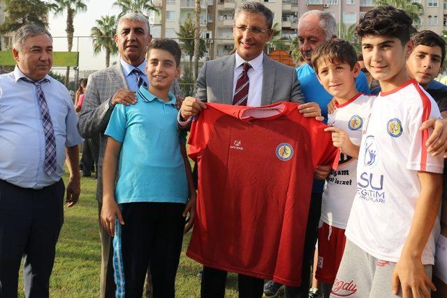 Akdeniz’den amatör spor kulüplerine malzeme desteği