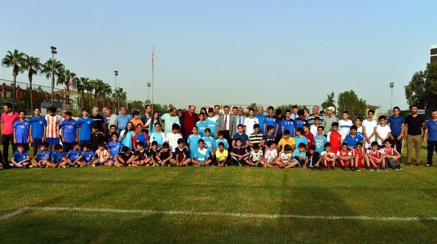 Akdeniz&rsquo;den amat&ouml;r spor kul&uuml;plerine malzeme desteği