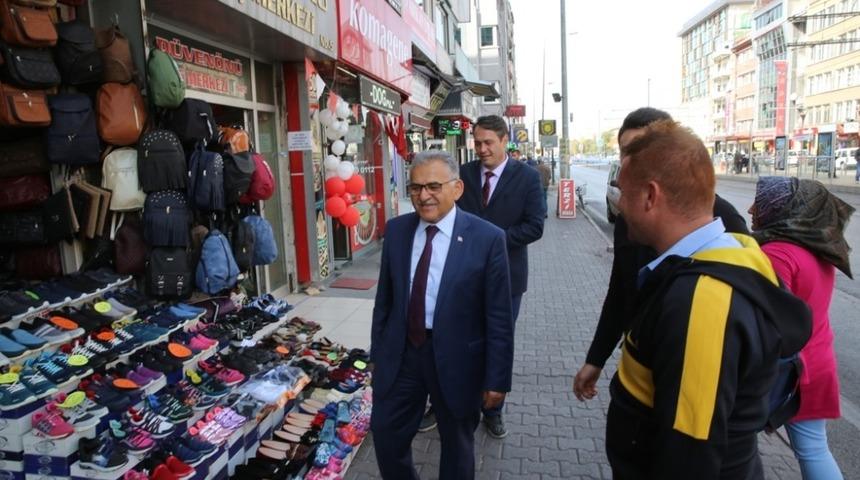 Başkan Memduh B&uuml;y&uuml;kkılı&ccedil;, D&uuml;ven&ouml;n&uuml;&rsquo;ndeki esnafları ziyaret etti
