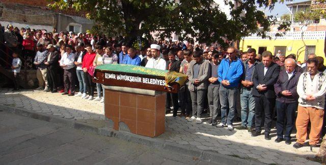 Pamuk deposunun &ccedil;&ouml;ken duvarı altında kalan kadın iş&ccedil;i toprağa verildi 3