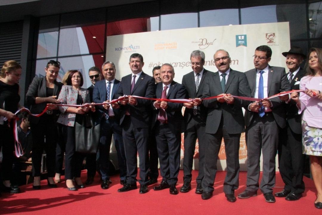 Antalya Konyaaltı Kitap Fuarı 9&rsquo;uncu kez kapılarını a&ccedil;tı