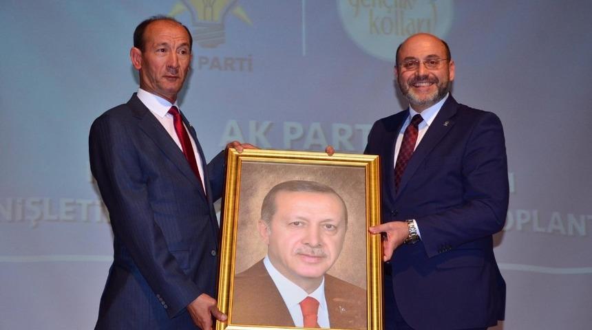 Şaphane Belediye Başkanı Rasim Daşhan AK Parti&rsquo;ye ge&ccedil;ti