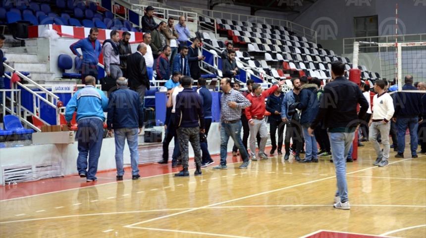 Malatya'da olaylı maç! Taraftar tribünden düştü