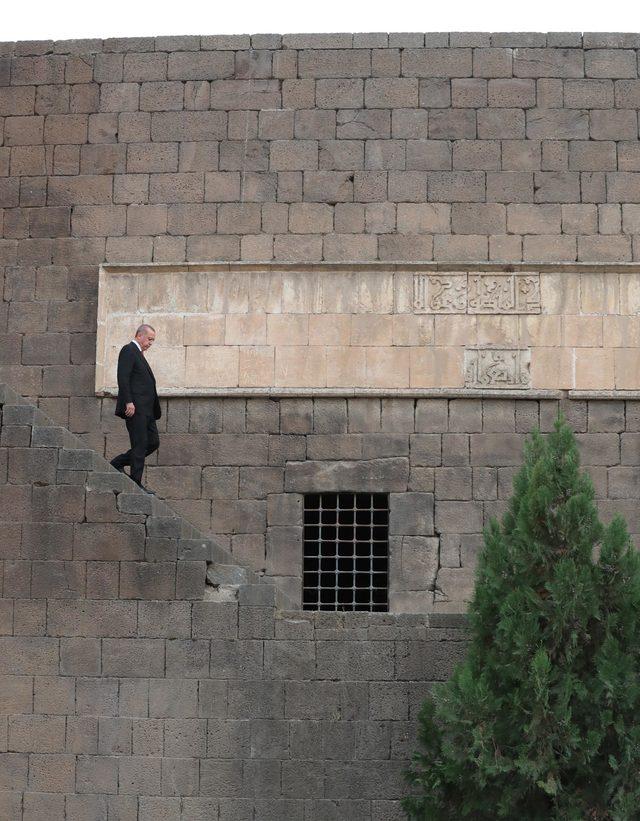 Cumhurbaşkanı Erdoğan: Diyarbakır halkı ter&ouml;ristleri h&uuml;srana uğrattı (3) 1