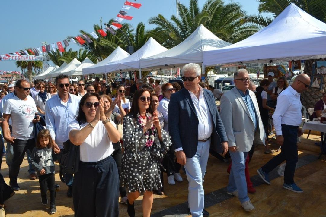 &Ccedil;eşme&rsquo;de Aşk Festivali&rsquo;ne yoğun ilgi