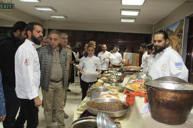 Omar Türk Müziği Hakkari’de konser verdi