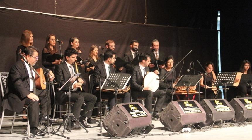 Omar T&uuml;rk M&uuml;ziği Hakkari&rsquo;de konser verdi