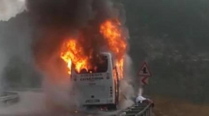 Afyonkarahisar'da deplasmana giderken takım otob&uuml;s&uuml; yandı!