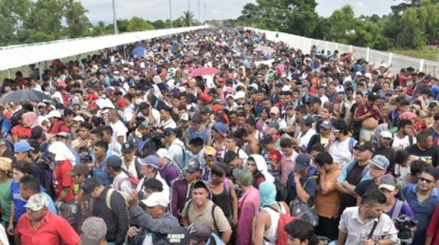 Binlerce göçmen Guatemala-Meksika sınırında mahsur kaldı