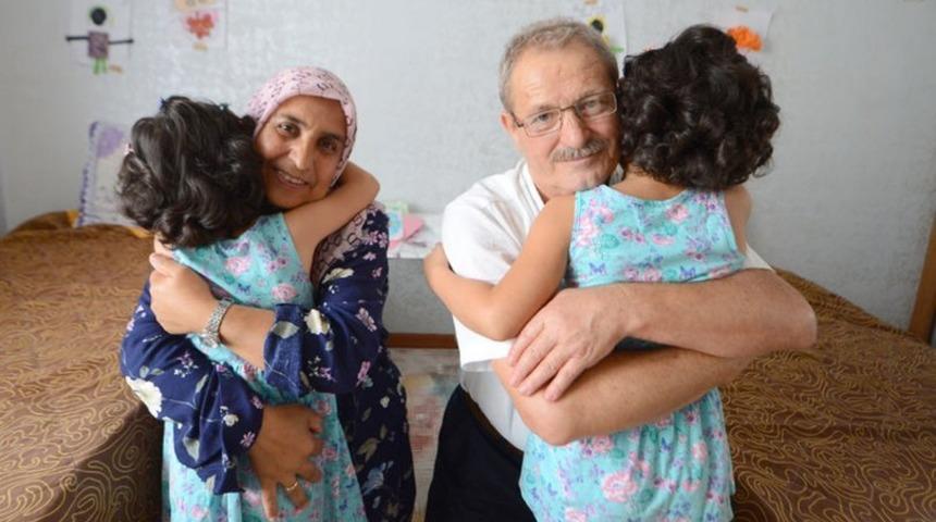 Torun hayali kurarken ikiz çocukları oldu