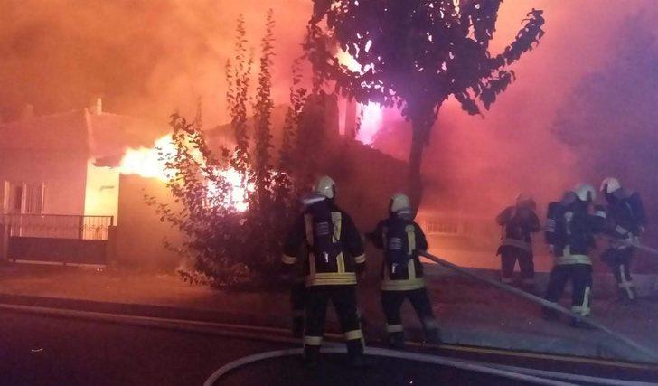 Servetini kaybedince kanser hastası annesinin evini yaktı  G3