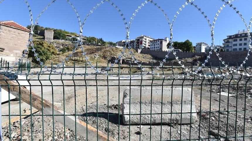 Antik Roma Tiyatrosu&rsquo;na b&uuml;y&uuml;kşehir koruması