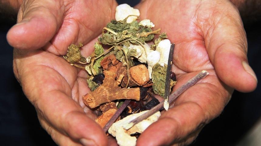 Kış yaklaştı, bitki &ccedil;aylarına ve doğal &uuml;r&uuml;nlere rağbet arttı