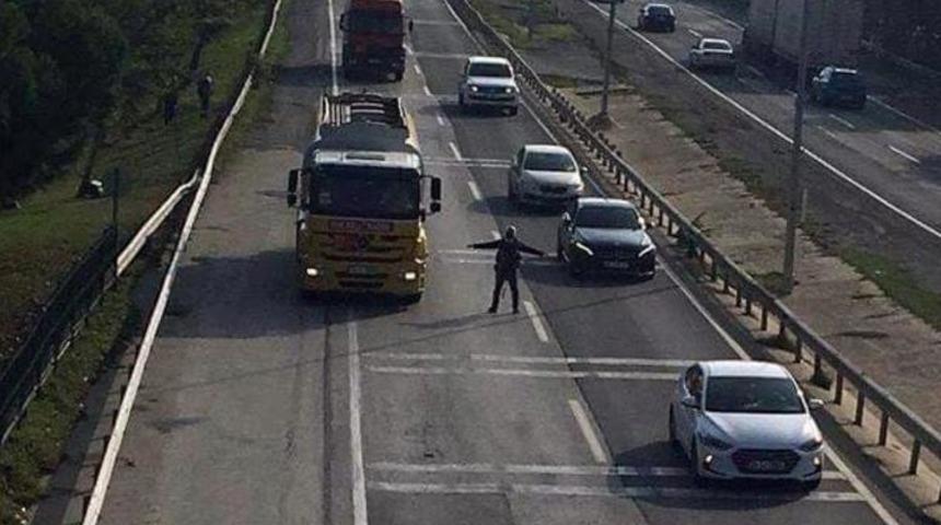 Silivri'de akılalmaz olay! Bir anda karayoluna atladı ve kollarını açıp...