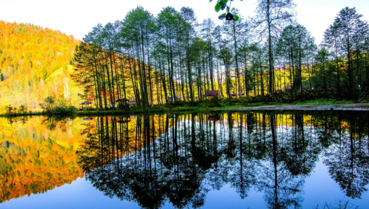 Karagöl muhteşem manzarasıyla ziyaretçilerini hayran bırakıyor G3