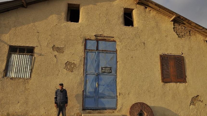 Mahalleliler topladıkları eski eşyalarla m&uuml;ze kurdu