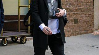 Cara Delevingne'den maymun maskeli protesto