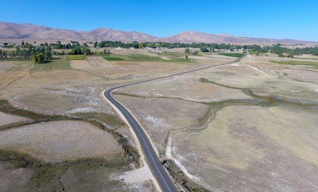 Büyükşehir kırsalda da gece gündüz demeden yol yapıyor