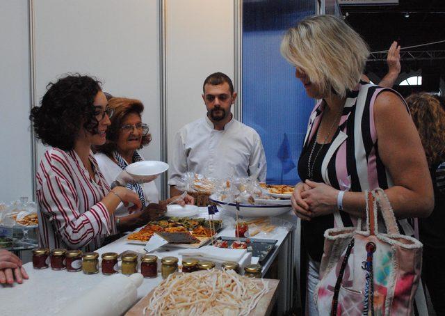 İzmir’de GastroFest şenliği yoğun ilgi gördü