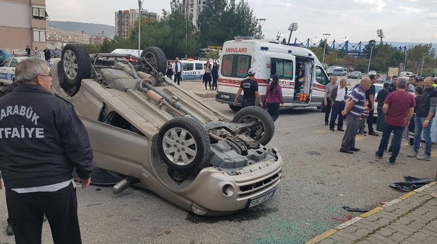 Cipin &ccedil;arptığı otomobil takla attı