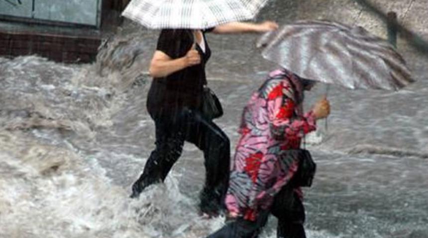 Meteoroloji'den kritik hava durumu uyarısı: Metrekareye 35 kilo yağış düşecek! İstanbullular yarına dikkat!