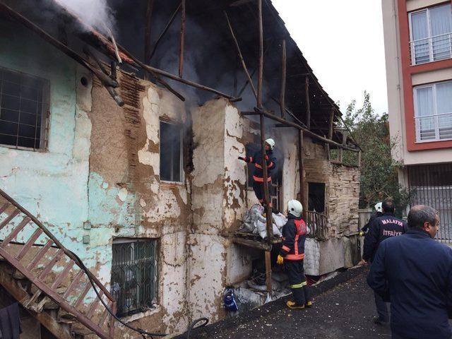 Malatya’da tek katlı evde yangın