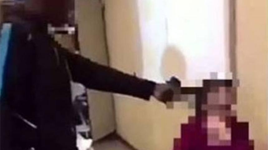 Kendisini yok yazan öğretmenin başına silah dayadı!